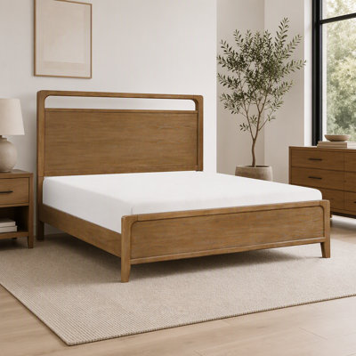 Lit à panneaux de style ferme moderne, format California King, en bois sculpté et ajouré brun résistant (1 pièce)