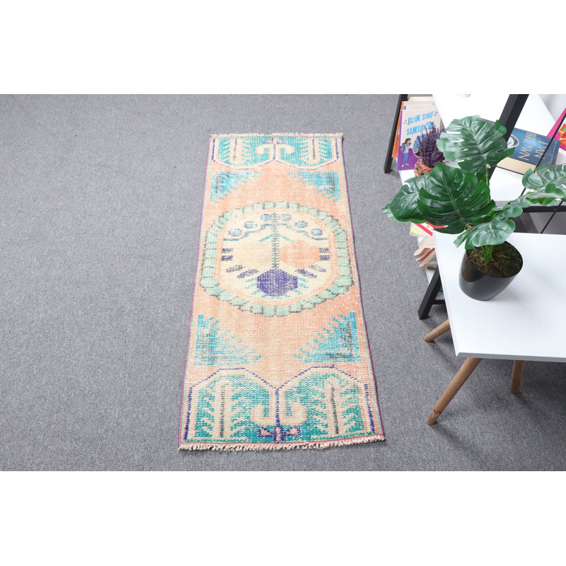 Tapis turc rétro avec des couleurs pastel douces et un motif géométrique comme pièce unique de style bohème tissé à la main pour votre décor