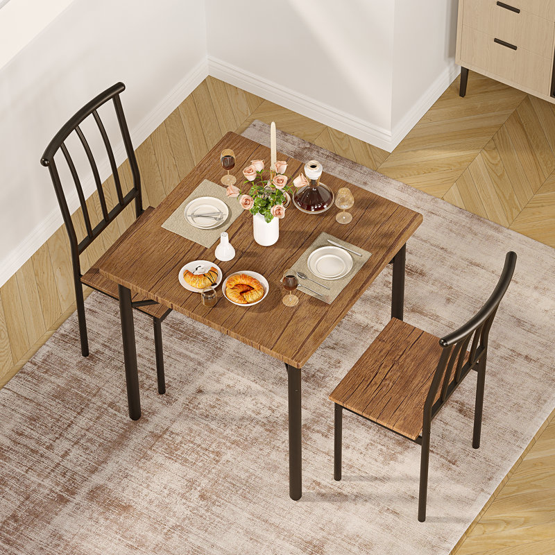 Ensemble de table et chaises rustiques marron 3 pièces pour 2 personnes avec casier à vin et étagères de rangement – ​​Structure en bois massif et métal – Table et chaises compactes pour petits appartements – 80 x 80 x 76 cm
