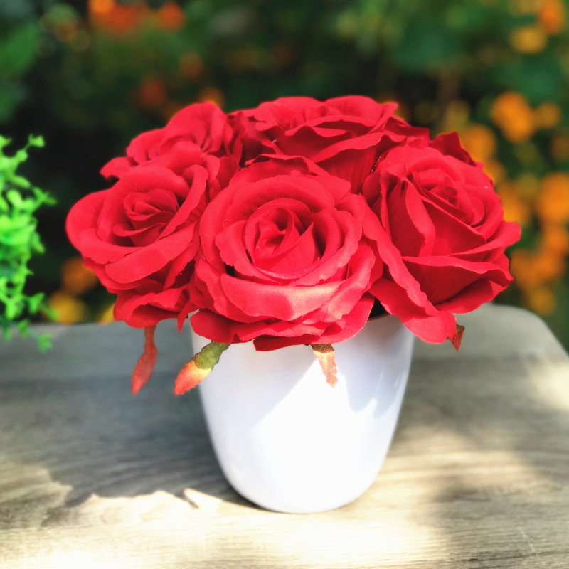 Agencement de fleurs en soie rose et pièce maîtresse en pot, Rouge