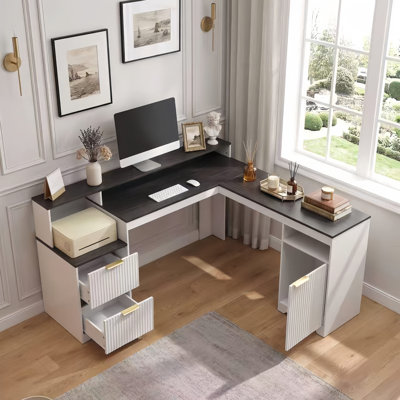 Bureau d'angle en forme de L, tiroirs et armoire cannelés, bureau d'ordinateur de coin avec station de charge intégrée, tiroirs de rangement et armoire pour poste de travail, bureau de jeu, blanc avec plateau noir