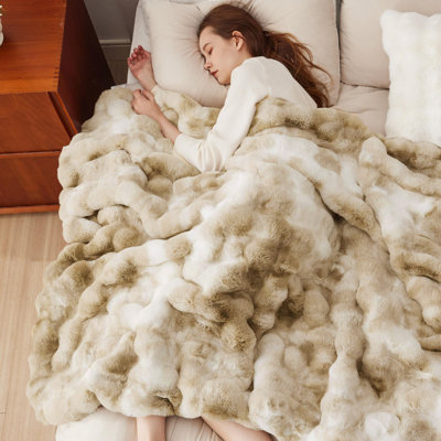 Extra Soft Fuzzy Faux Fur Throw Blanket, Thick Warm Bubble Throw For Bed Couch Sofa Faux Rabbit Fur Flannel Throw Blanket