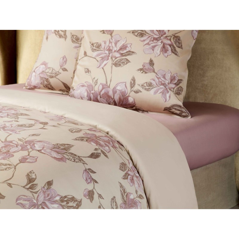 Milena Sham, Decor
