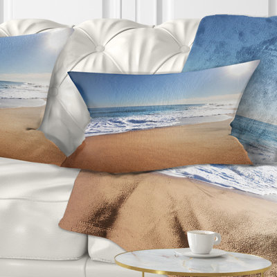 Coussin de plage de seascape calme sous le soleil vif