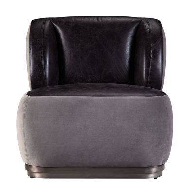 Chaise d'appoint Style en gris, dossier et siège relaxants, revêtement en cuir rétro, capitonnage horizontal, structure en aluminium patchwork pour le salon gris et noir, design épuré avec coussins serrés, plateau