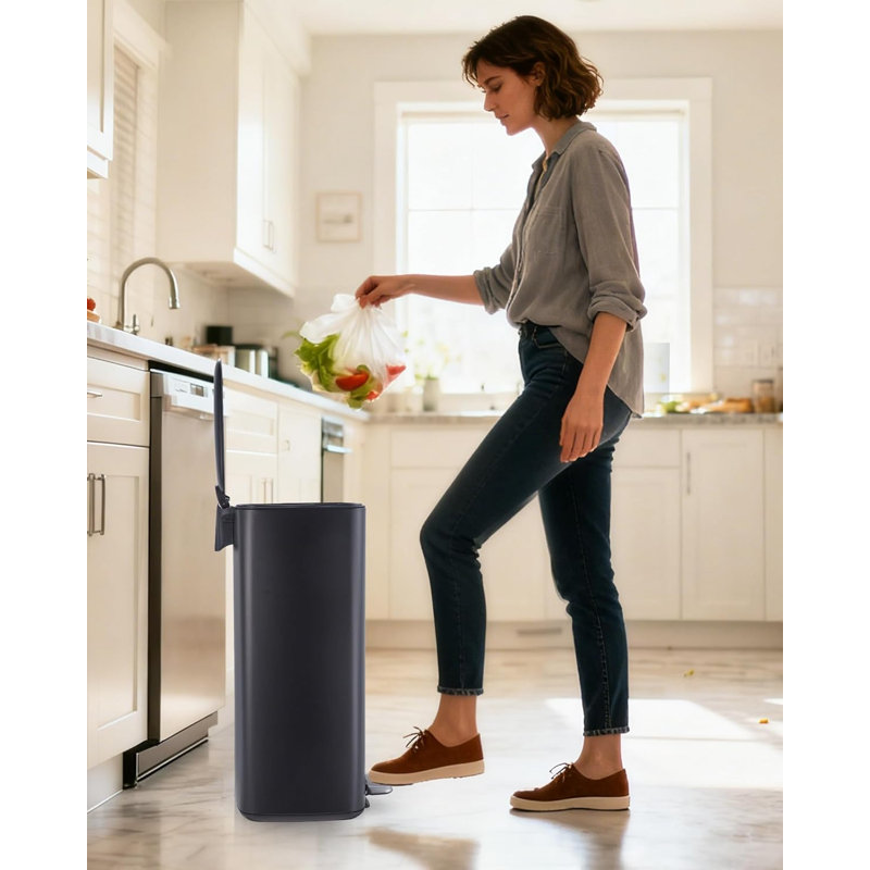 Poubelle à pédale en acier inoxydable peu encombrante - 8 gallons, couvercle à fermeture douce, seau intérieur amovible, résistant aux empreintes digitales, parfaite pour la cuisine, la salle de bain, le bureau, la lessive
