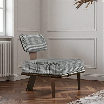 Fauteuil de loisir rétro léger et luxueux.