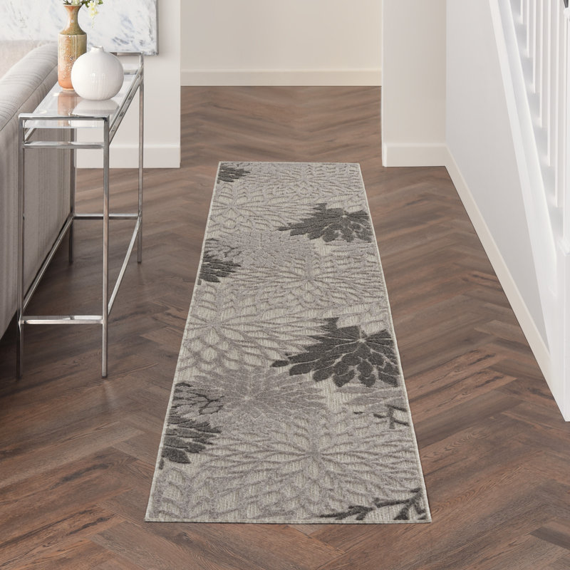 Tapis argenté à motif floral moderne Newton, Tapis de couloir 2 pi 3 po x 10 pi