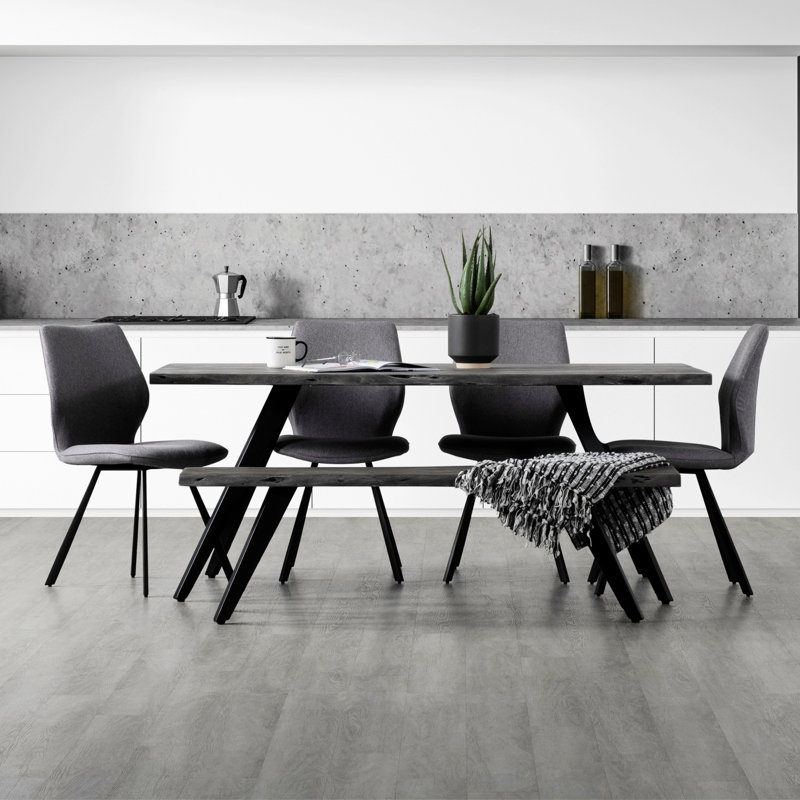 Table de salle à manger en bois avec pieds en fer
