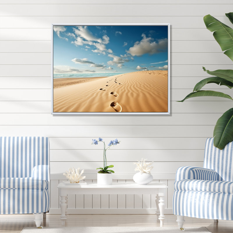 Photo de plage, empreintes de pas - impression sur toile, Cadre flottant blanc, H 16 po x l 32 po x P 1 po