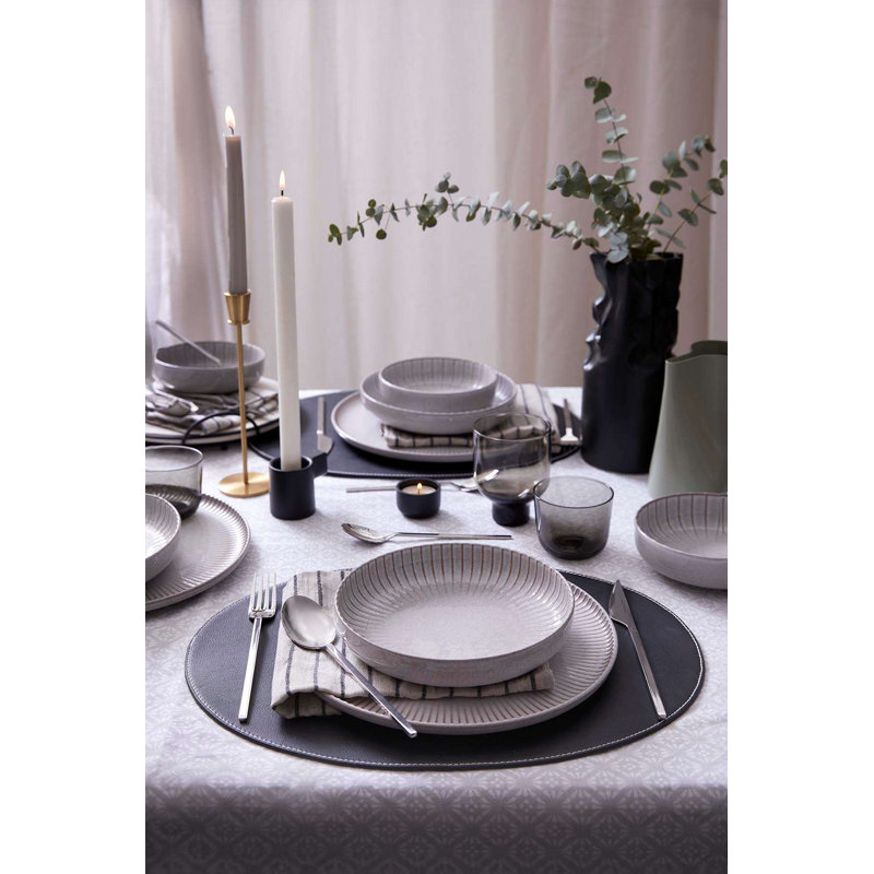 Service de vaisselle, Gris
