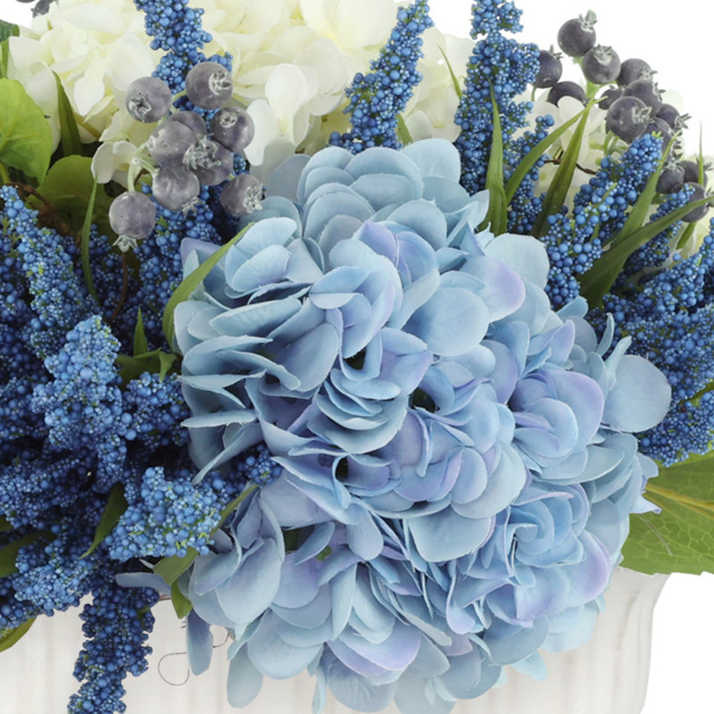 Arrangement de hortensias et bruyère Allan, Blanc / Bleu