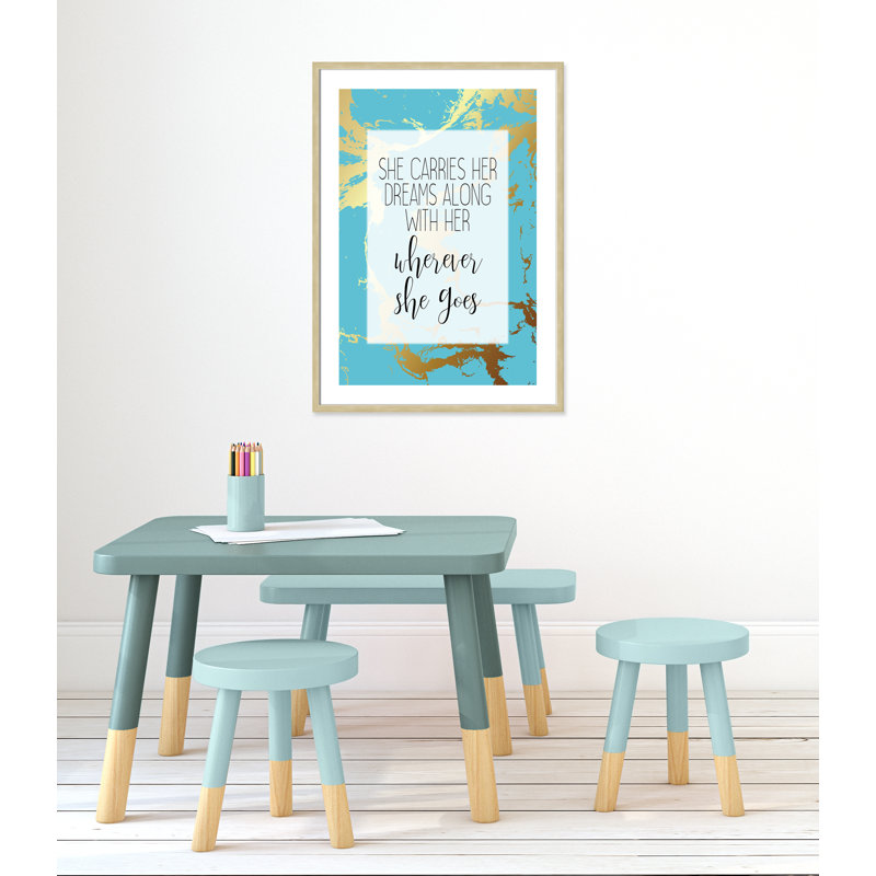 «Whereever she goes», art encadré, H 35,5 po x l 25,5 po x P 1,19 po, Encadré de boîte champagne clair