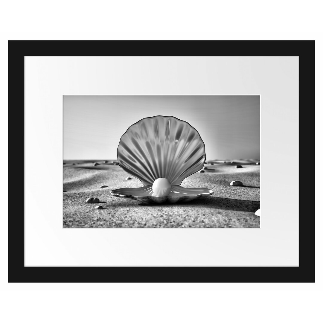 Gerahmter Fotodruck Perlmuschel am Strand