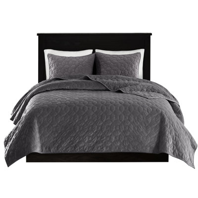 Grey Full/Queen 3 Piece Velvet Quilt - Soft And Elegant Geometric Quilt, 1 2 Shams, Comfortable Cotton Filling, Machine Washable Textile Design With Quilting For Extra Warmth, Filled Comfort