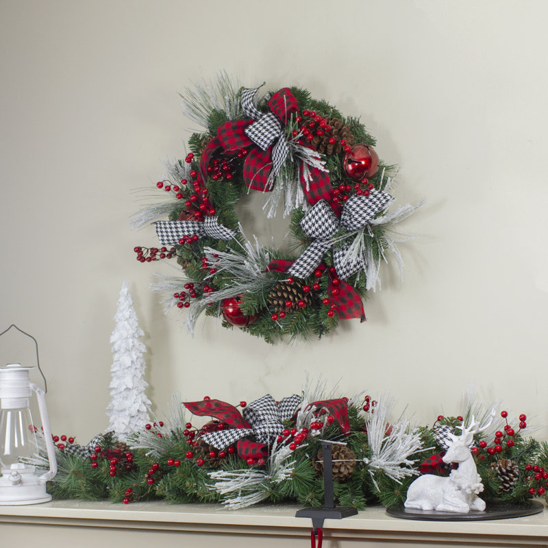 Couronne de Noël artificielle 24 po Plaid and Houndstooth and Berries