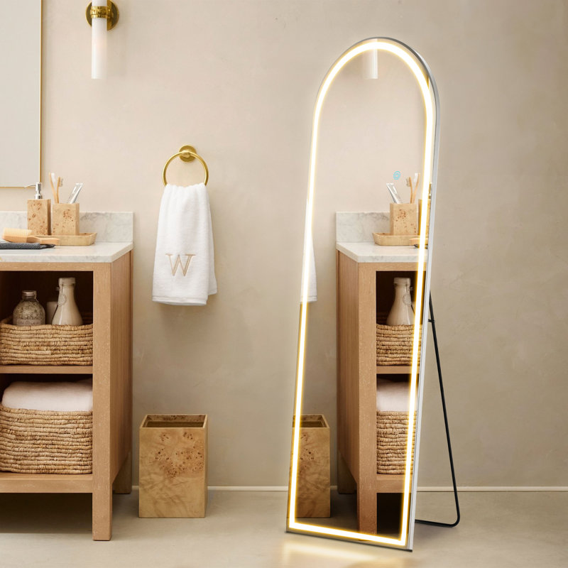 Miroir de plancher arqué en métal à DEL, 60 po x 16 po