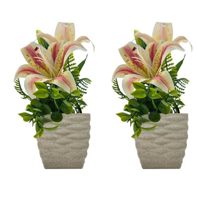 Nayirah Lily Arrangement in Vase