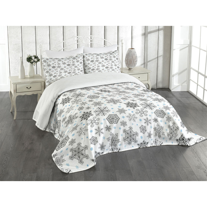 Snowflake White and Blue Quilted Queen Bedspread Set