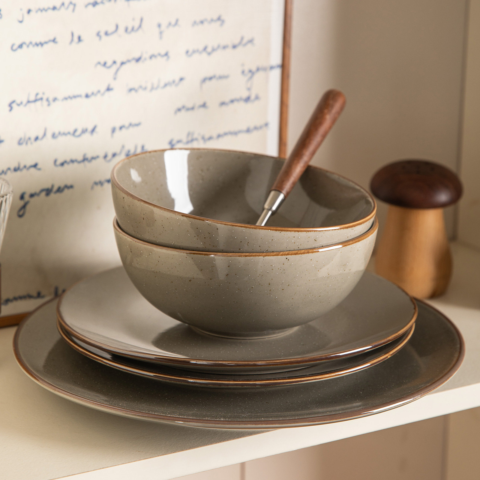 Stoneware Dinnerware Set - Service for 4, Brown
