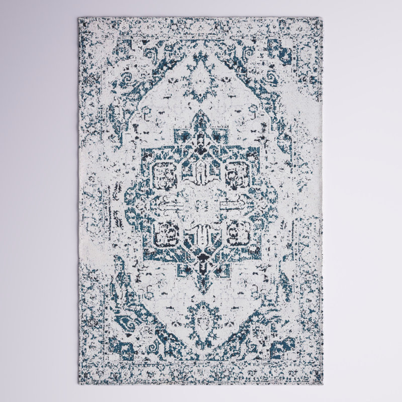 Hunnicutt Oriental Area Rug in Ivory/Blue, Rectangle 4' x 6'