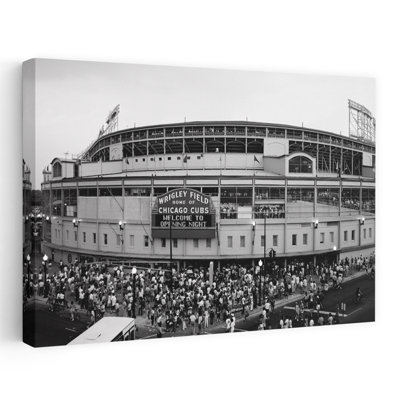 High Angle View of Touristes à l'extérieur d'un stade de baseball lors de la soirée d'ouverture Wrigley Field, Chicago Cook County, Illinois, États-Unis, ...