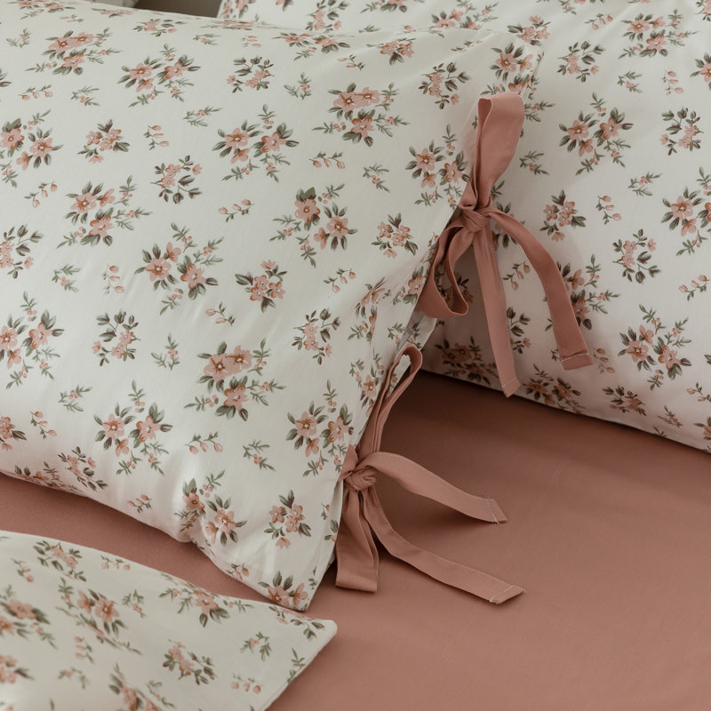 Minimalist Chic 3 PCS Floral Print Polyester Comforter Set, White/Pink, King Comforter + 2 Standard Pillowcases