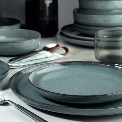 Ensemble de vaisselle élégant 18 pièces, 100% porcelaine, comprenant 6 assiettes de service (10,6 x 10,6 x 1 po), 6 assiettes à dîner (7,9 x 7,9 x 2 po), 6 assiettes à dessert (7,5 x 7,5 x 1 po) | Va au lave-vaisselle et au micro-ondes, belle couleur bleue