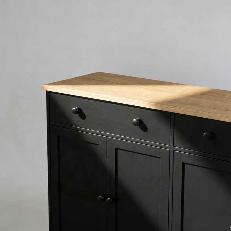 Buffet élégant avec tablettes réglables et tiroirs spacieux pour des solutions de rangement polyvalentes.