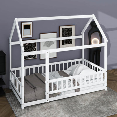 Lit simple en bois avec clôture