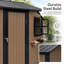 Abri de jardin brun avec fenêtres