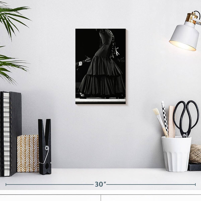 Danse flamenco Enn BW, H 12 po x l 8 po