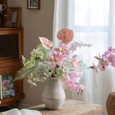 Ornements de fleurs simulées