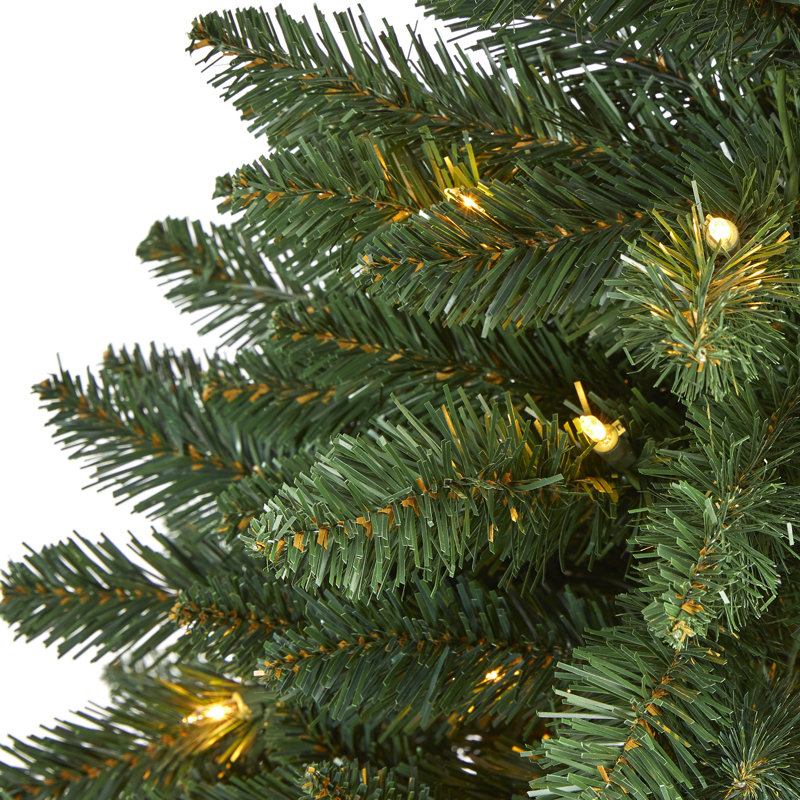 9Ft. North Carolina Spruce Artificial Christmas Tree With 750 Clear Lights And 1912 Bendable Branches, 4' H