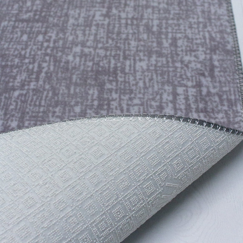Tapis gris en polyester tissé à la machine Tarpley, Tapis de couloir 2 pi 7 po x 6 pi 7 po