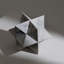 Modern Polyhedral Star Sculpture – White Glossy Polyresin Decorative Object (15 cm) 