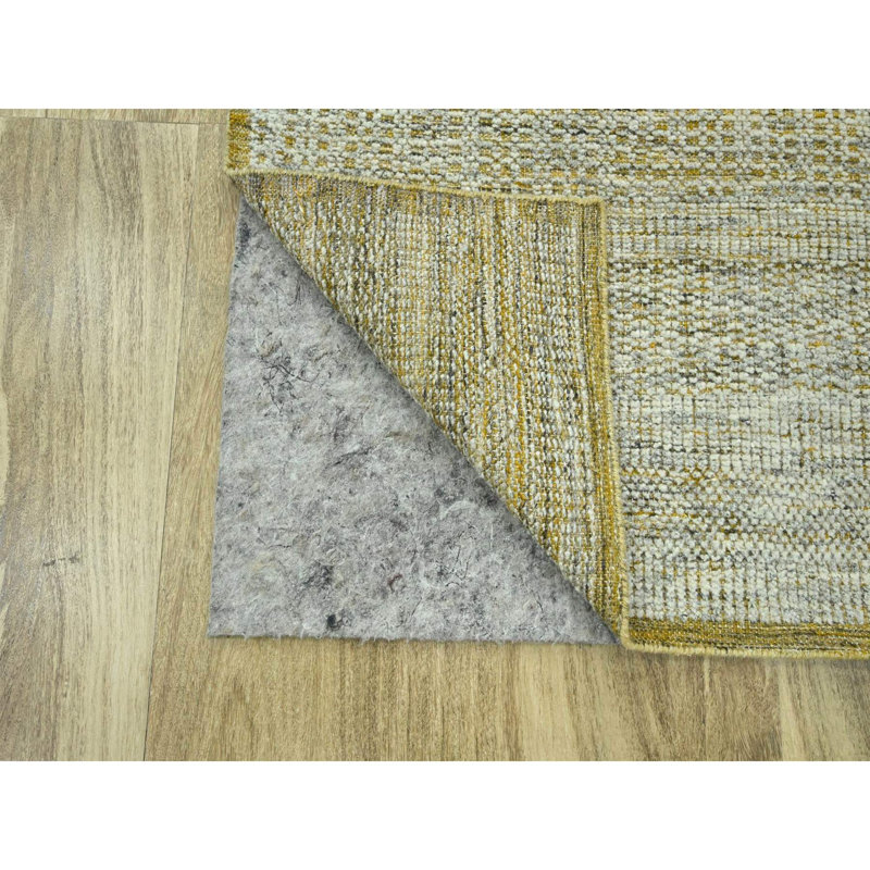 Tapis de couloir oriental 2 pi 6 po x 12 pi jaune moutarde, patiné et oxydé avec des chaînes exposées