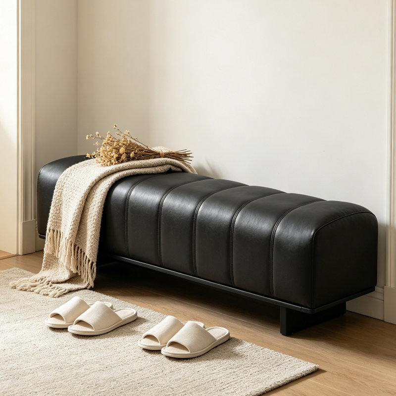 Banc de salle à manger d'intérieur 62 po - Banc rembourré en cuir de polyuréthane avec pieds en bois d'hévéa massif, capacité de poids de 300 lb, siège confortable à coutures nervurées pour la salle à manger, le salon, l'entrée