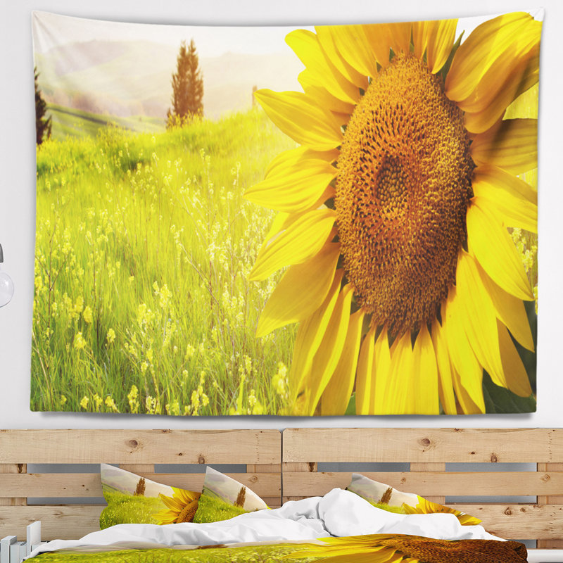 Paysage, champ jaune avec une grande tapisserie de tournesol, H 68 po x l 80 po