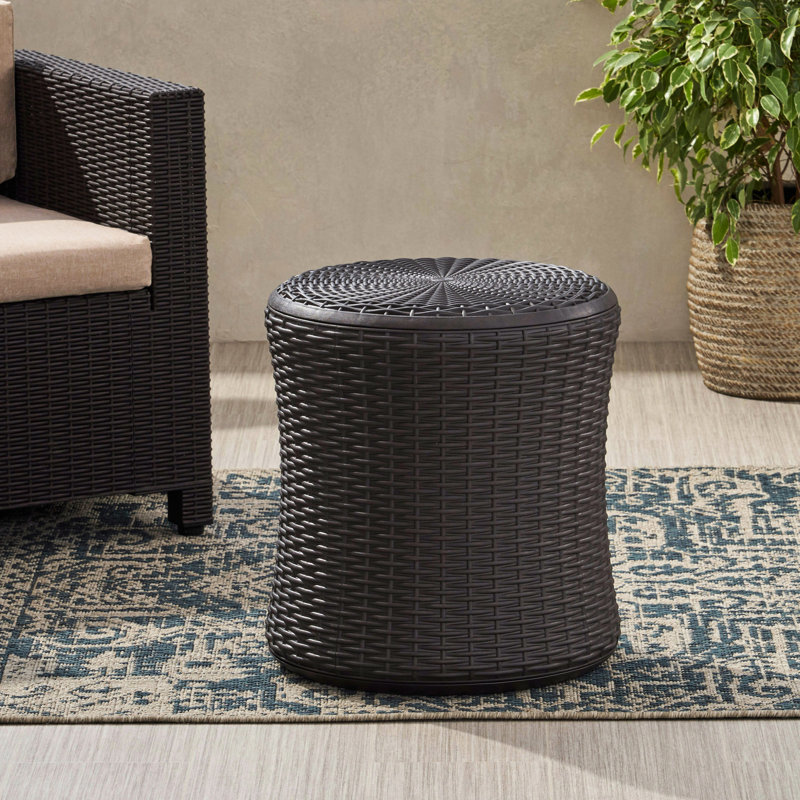 Table de patio d'extérieur brun foncé en polypropylène de 19,14 po x 21 po, stable et élégante