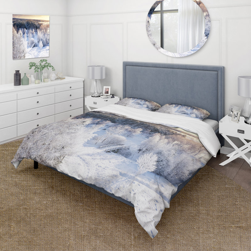 Sunshine Through Snowy Winter Landscape IV - Ensemble de housse de couette Cabin & Lodge - Microfibre de polyester