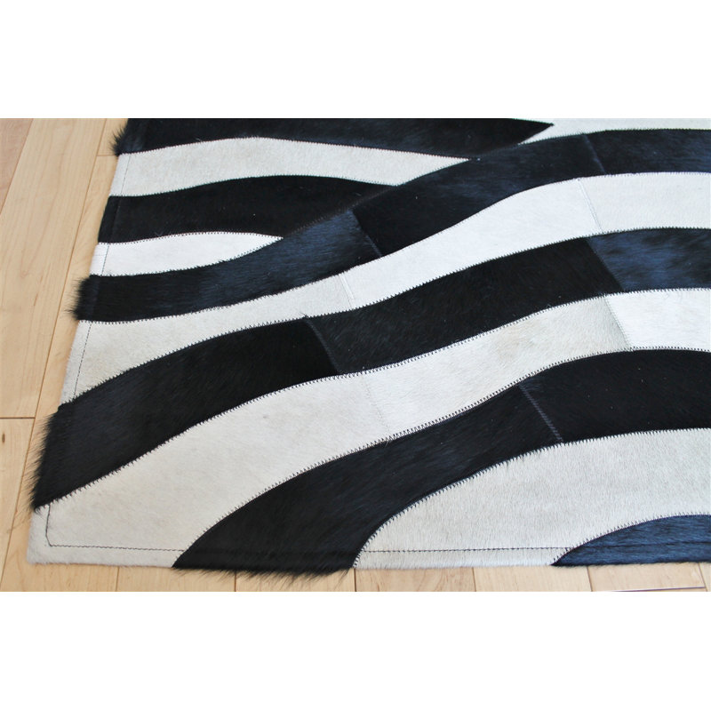 Area Cowhide Animal Print Area Rug in Black/Off White/Cream, Rectangle 6' x 9'