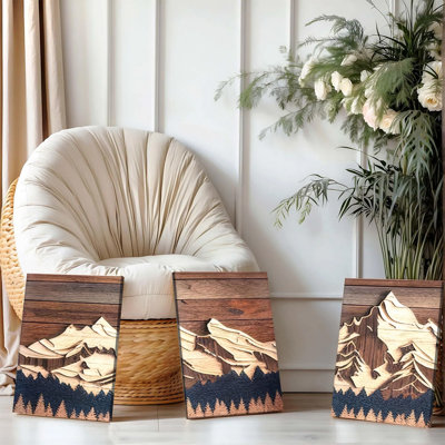 Ensemble de 3 affiches encadrées de style rustique représentant un paysage de montagne sur toile. Impressions décoratives à effet sculpté avec des sommets enneigés et une forêt. Parfait pour décorer un salon, une chambre à coucher, un bureau, une maison de campagne ou un intérieur moderne.