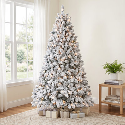 Arbre de Noël artificiel enneigé 8 pi avec 700 lumières homologuées UL, 1754 pointes en PVC enneigées, 54 pommes de pin naturelles, branches articulées et base en métal