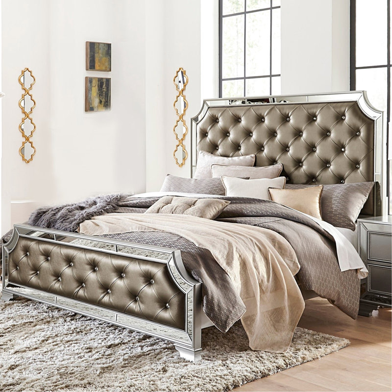 Cadre de lit grand argenté, garniture de miroir biseautée à boutons, détails contemporains intrigants pour la chambre à coucher, tête de lit à assemblage requis et configuration désirable