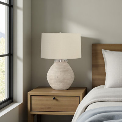 Lampe de table en métal et abat-jour beige Aras, H 24,77 po x l 17,78 po x P 17,78 po