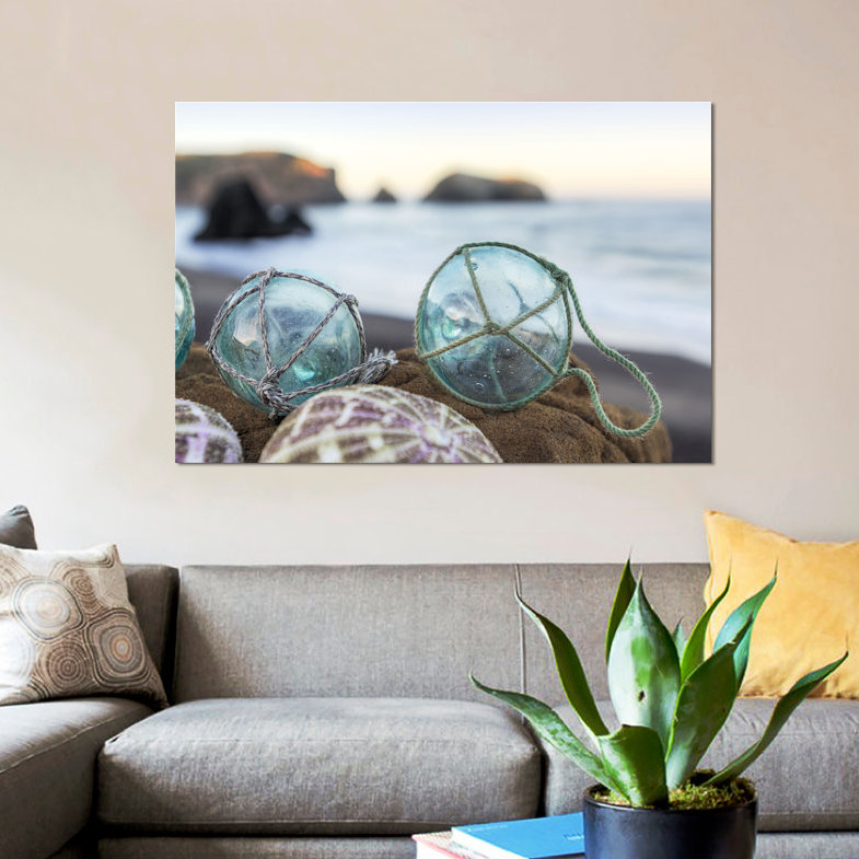 «Crescent Beach Shells» par Alan Blaustein, reproduction sur toile tendue sur châssis, H 12 po x l 18 po x P 1,5 po