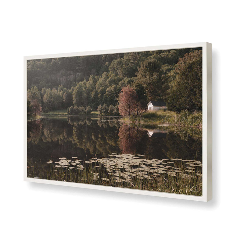 «Cabin at the Lake» par Martin Podt, reproduction d'art, L 12 po x H 8 po, Blanc, Impression encadrée