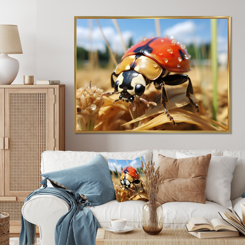 Curious Ladybug Meadows - art de coccinelle, Cadre flottant doré, H 34 po x l 44 po x P 1,5 po