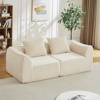 Canapé minimaliste en velours côtelé avec dossier ergonomique incurvé et coussins décoratifs en forme de corne